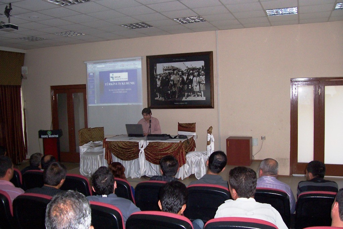 Ödemiş'te, İş Görüşme Teknikleri ve Cv Hazırlama Semineri