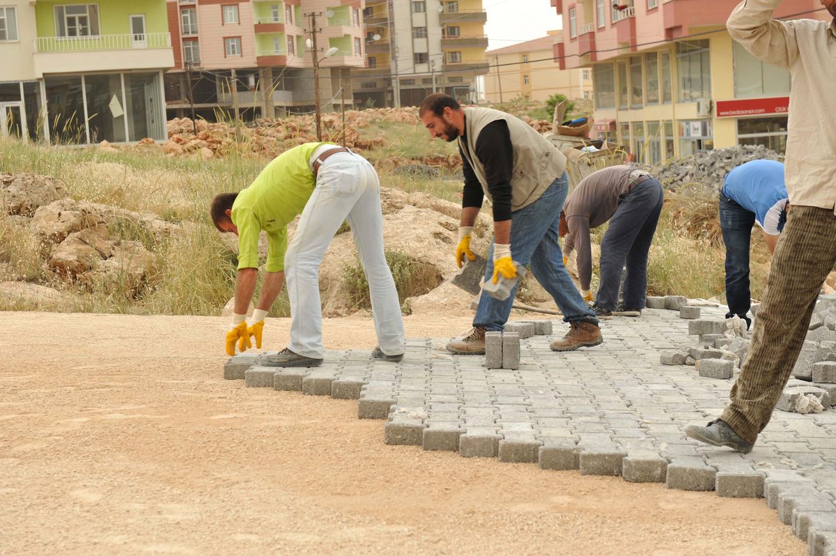 Parke Döşeme Çalışmaları Devam Ediyor