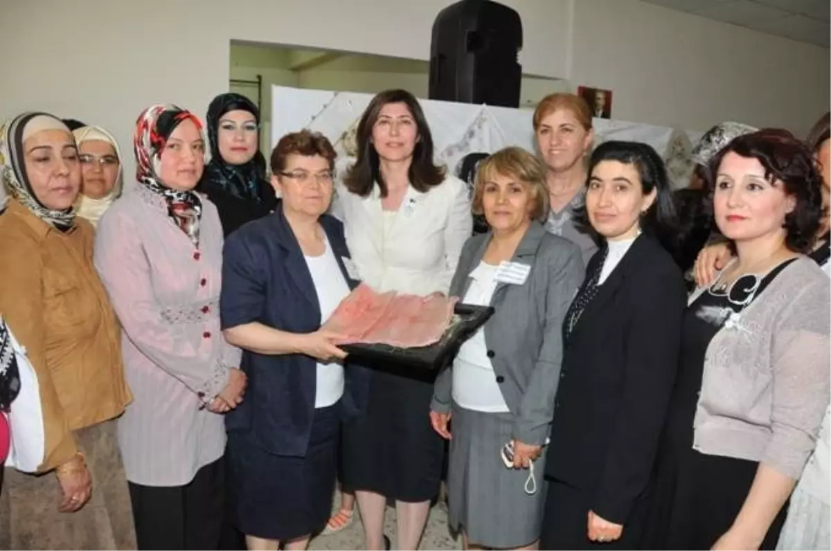 Polis Eşleri Sergi Açtı