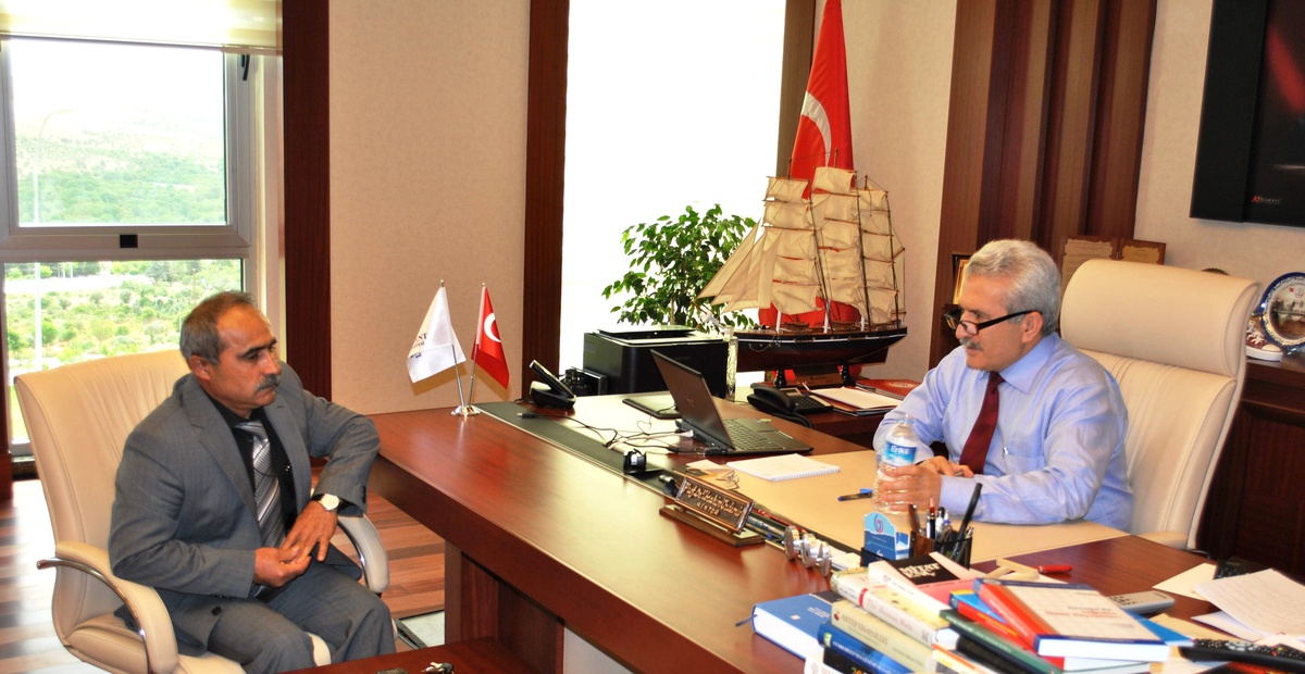 Rektör Özdemir'in Sosyal Duyarlılığı Mağdur Aileyi Mutlu Etti