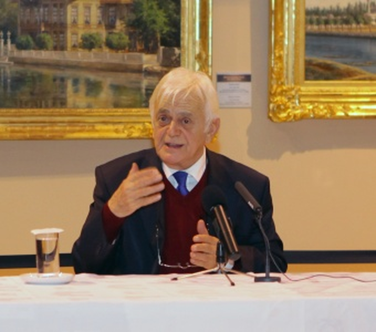 Saray Konferansları'nın Mayıs ayı konuğu Mehmet Genç