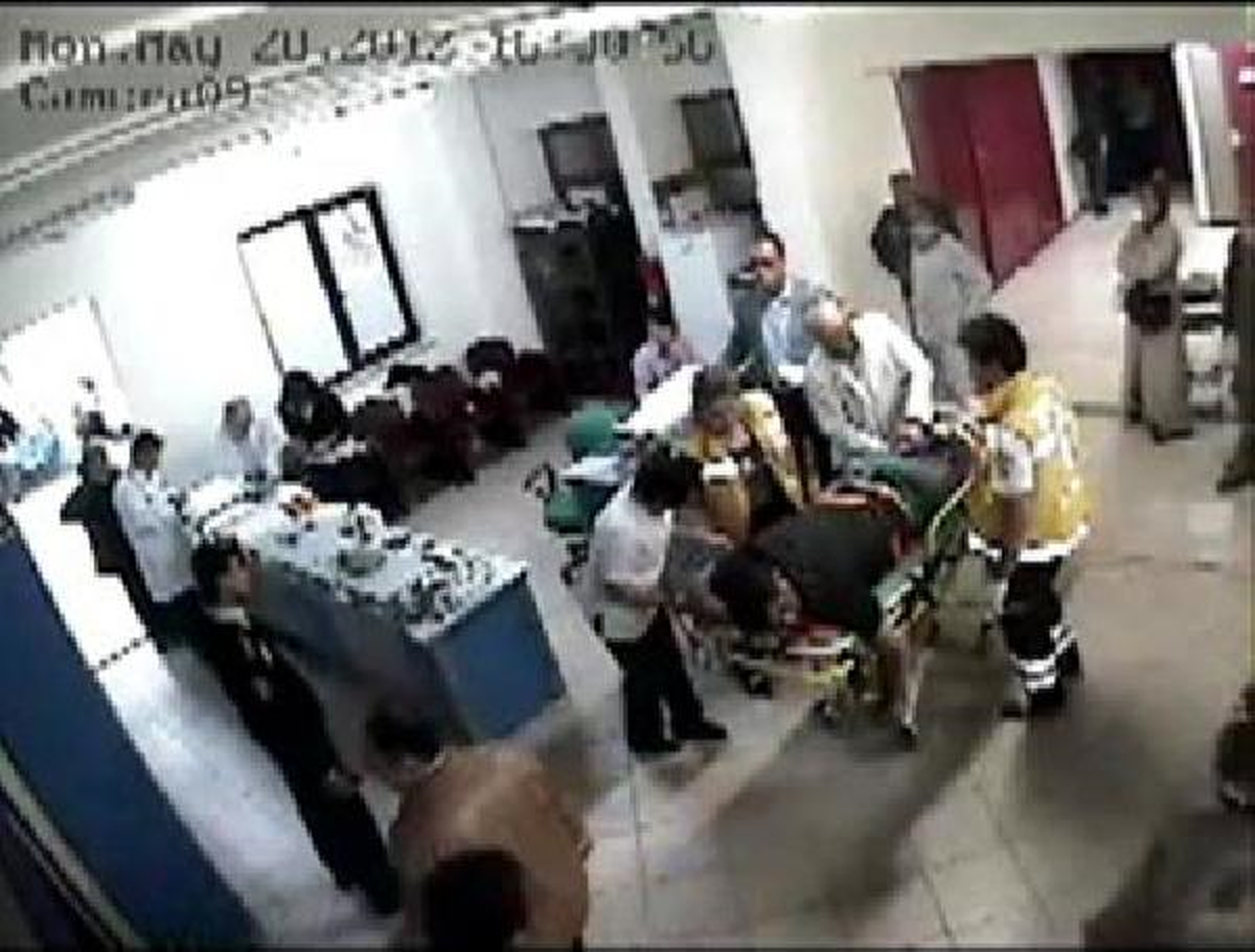 Sedyeden Kalkıp Doktora Saldırmak İsteyen Hastayı Polis Engelledi