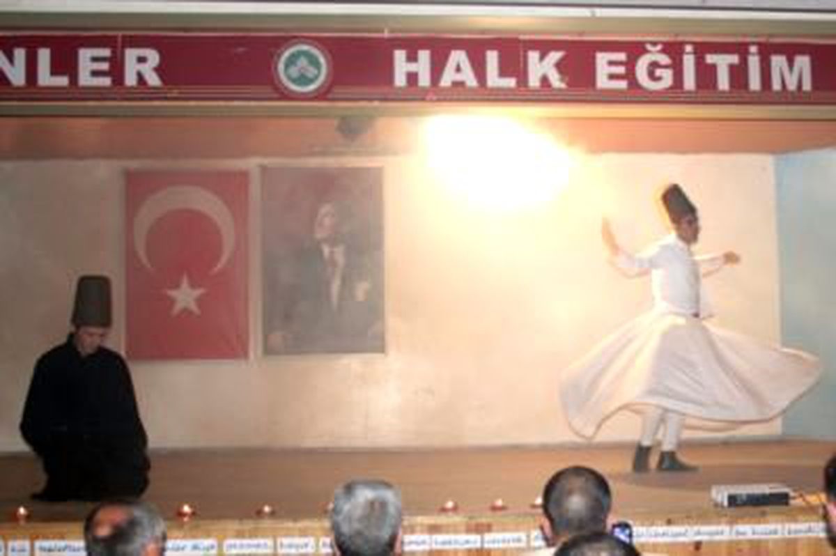 Şiir Dinletisi Programına Yoğun İlgi