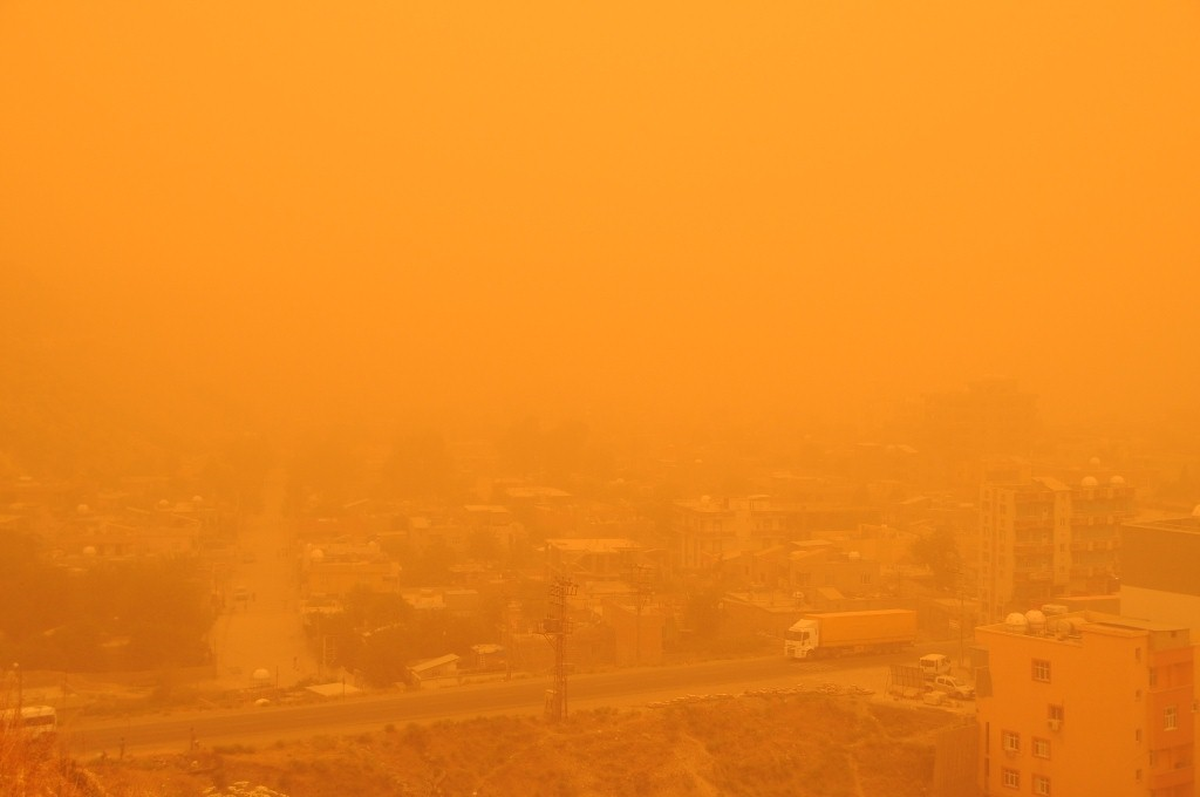 Toz Bulutu Cizre'yi Esir Aldı