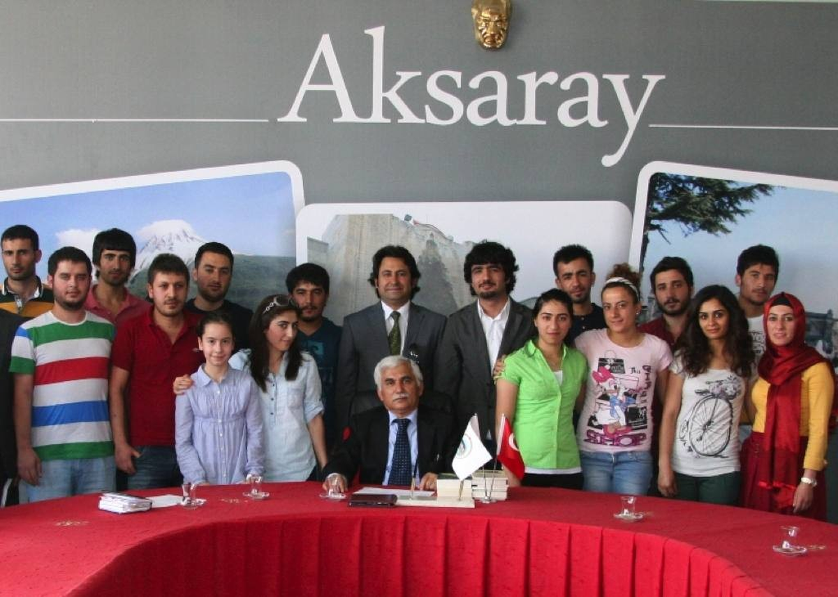 Vali Alimoğlu Öğrencilerle Tanıştı