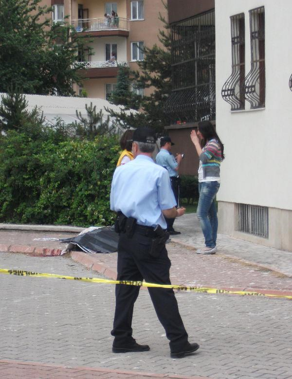 10\'uncu Kattan Atlayan Genç Öldü