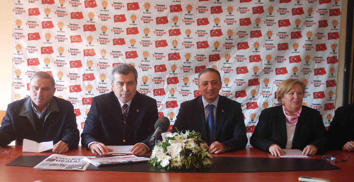 AK Parti'li Belediye Meclis Üyeleri Kontak Kapatma Eylemini Değerlendirdi