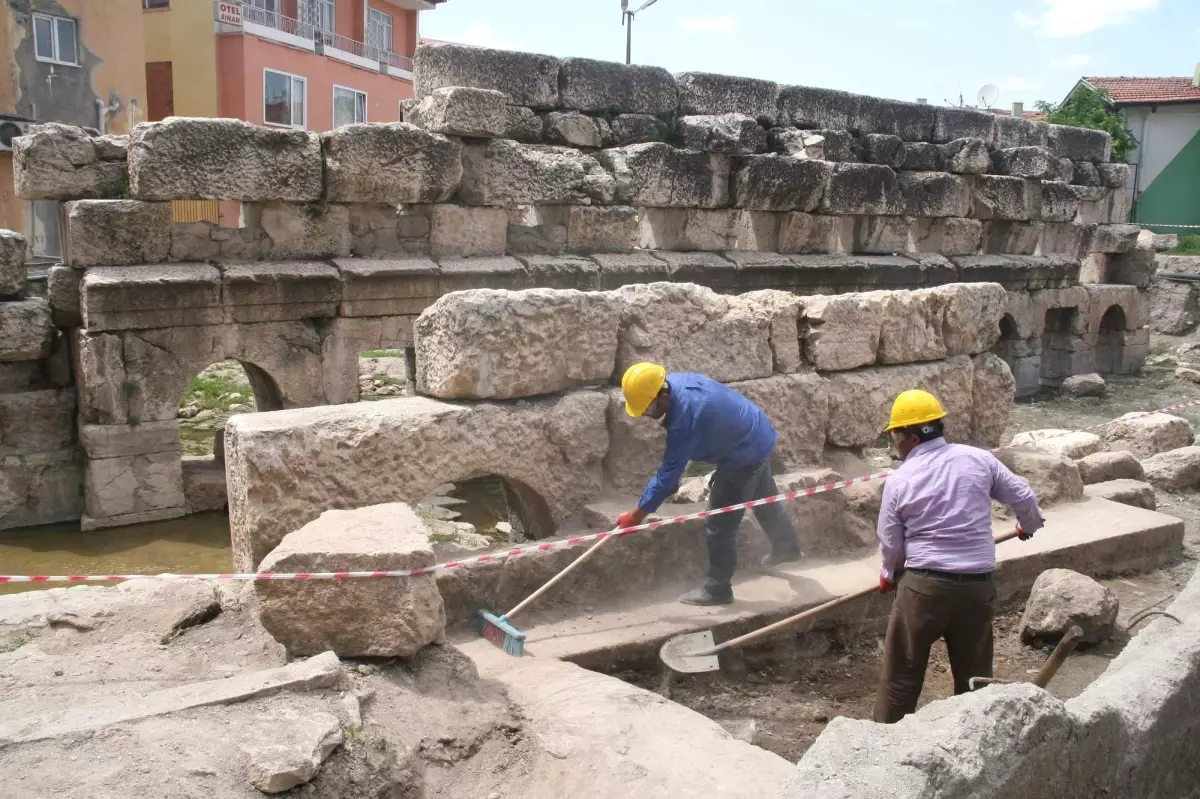 Anadolu\'nun İlk Termal Tedavi Merkezi Olan Basilica Therma Gün Yüzüne Çıkartılıyor