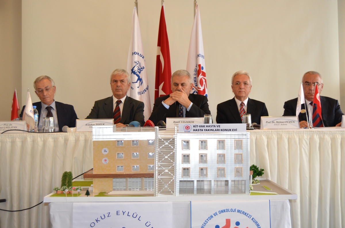 Bakan Yıldırım Hasta Yakınları Konukevi İmza Törenine Katıldı