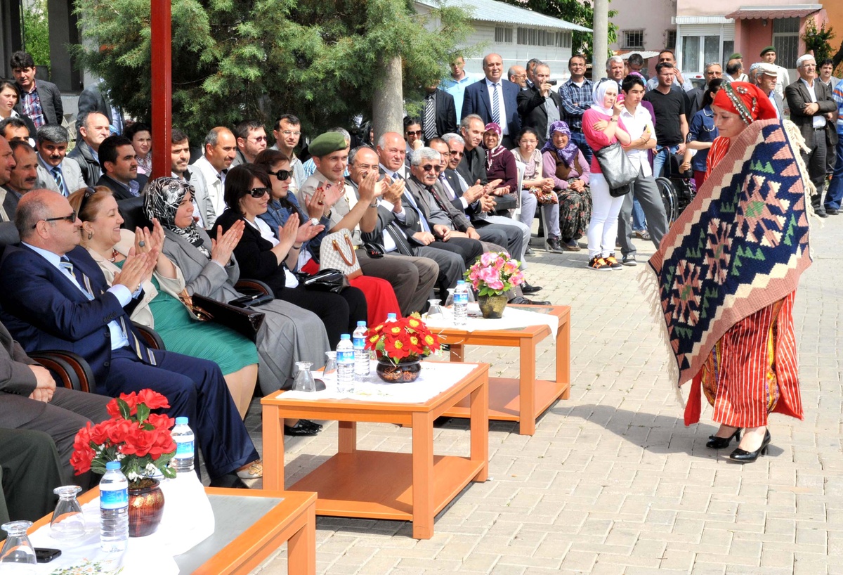 Banaz Halk Eğitim Merkezi'nden Yıl Sonu Sergisi