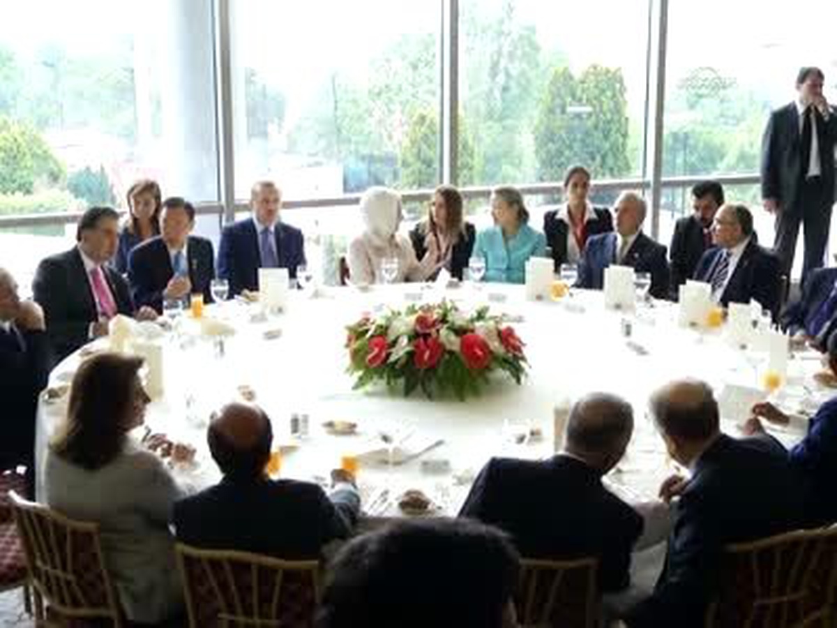 Başbakan Erdoğan, Yabancı Konuklarına Yemek Verdi