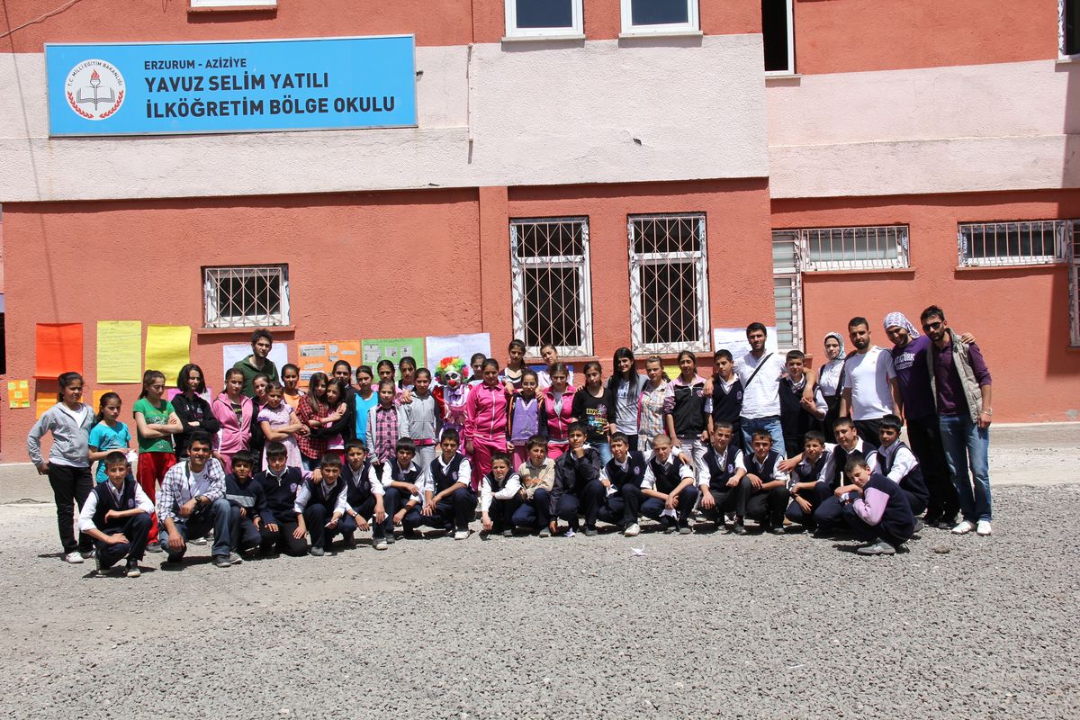 'Beyaz Şapkalar' ile Barışa Doğru
