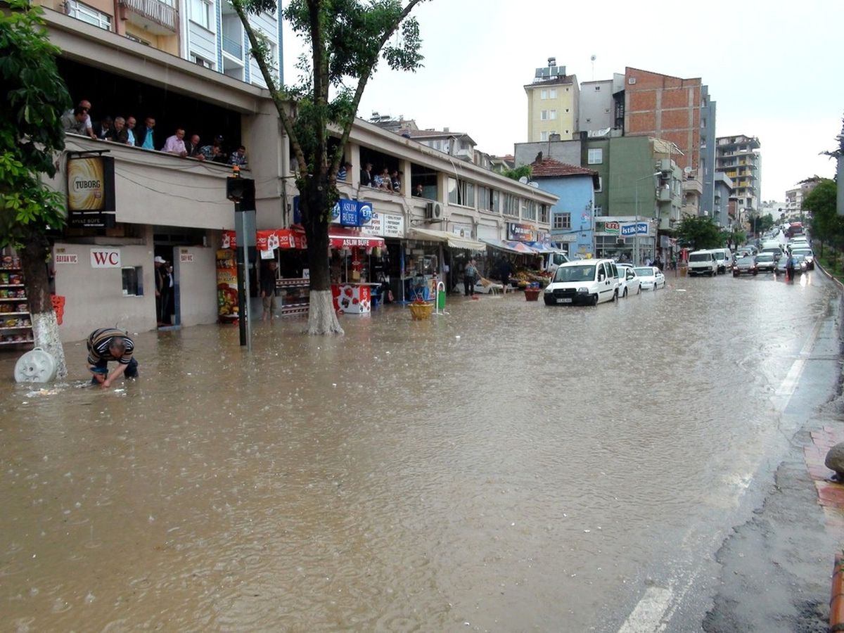 Bilecik'te 20 Dakikalık Yağış Su Baskınlarına Yol Açtı