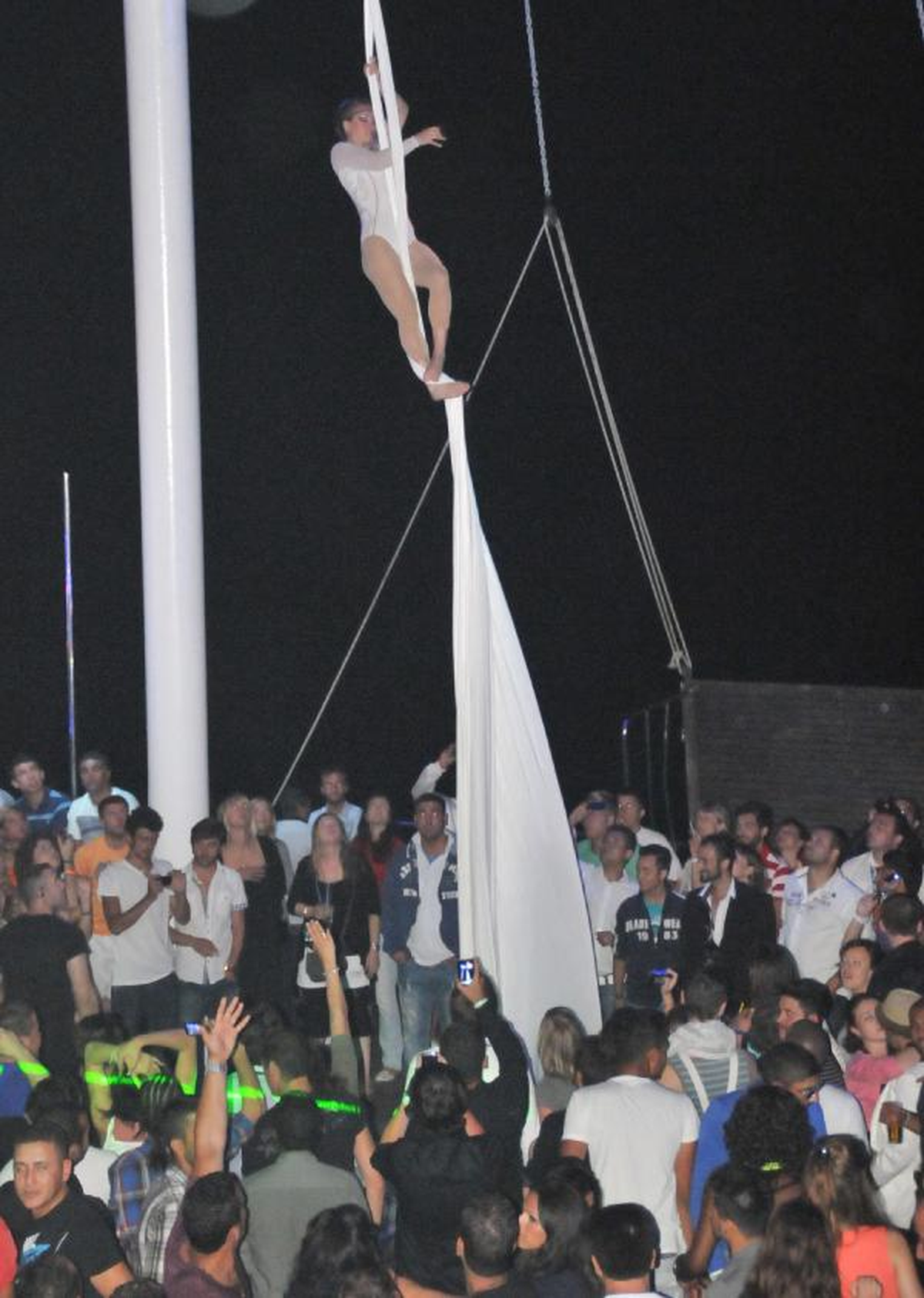 Bodrum\'da Catamaran Diskoya Görkemli Açılış