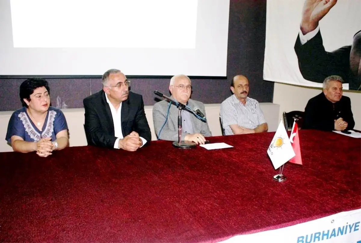 Burhaniye\'de AK Parti Danışma Toplantısı Yapıldı