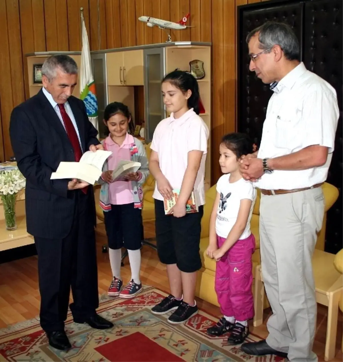 Burhaniye'nin Küçük Şairleri Şiir Kitabı Çıkarttı