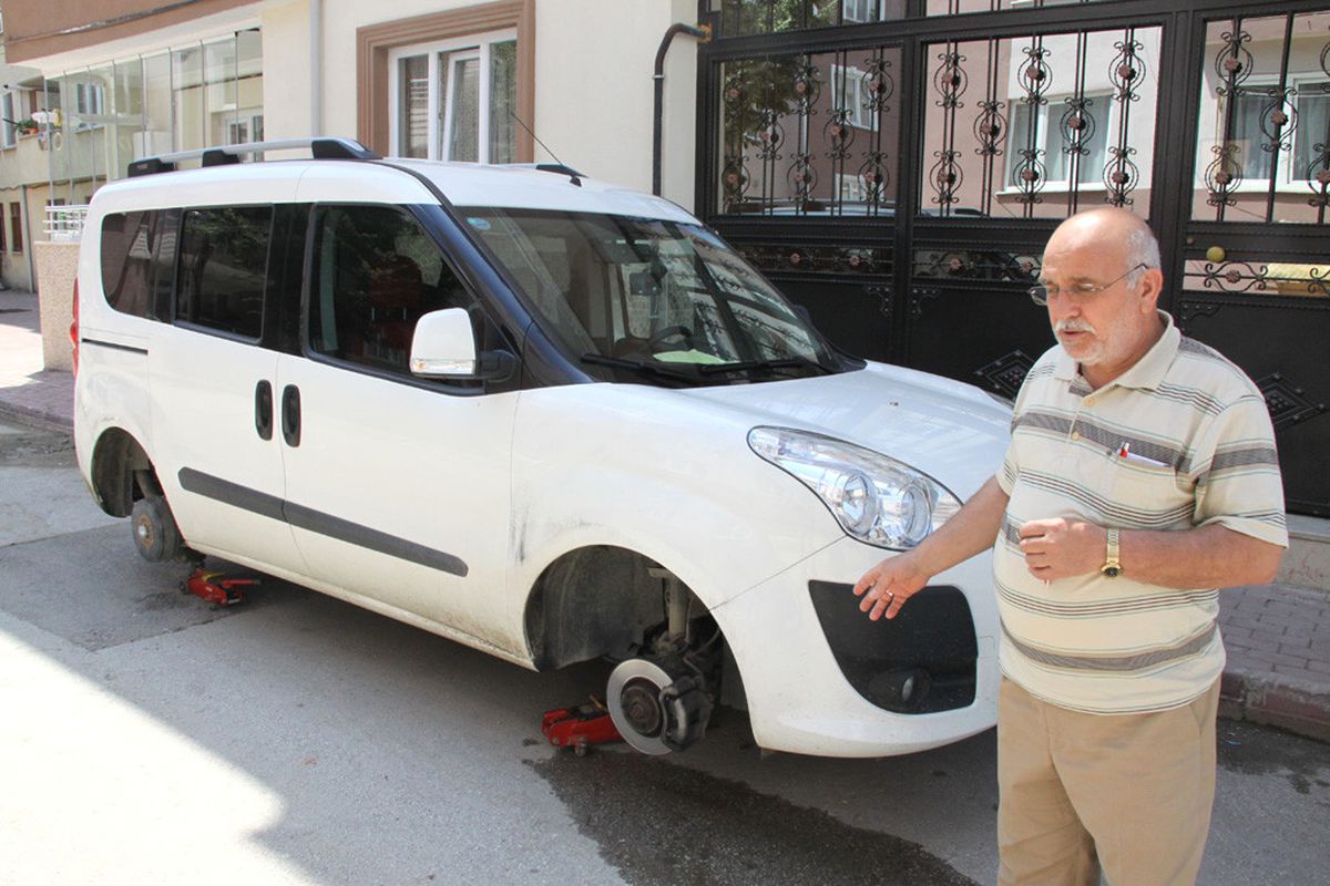 Bursa\'da Park Halindeki 7 Aracın Lastikleri Kesildi