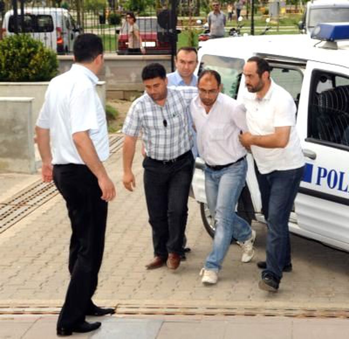 Cinayeti İşleyip, Yemeğe Gitmiş