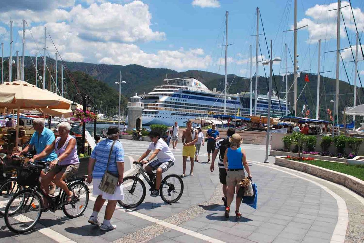 Dev Yolcu Gemisi \'Aida Diva\' Marmaris\'te