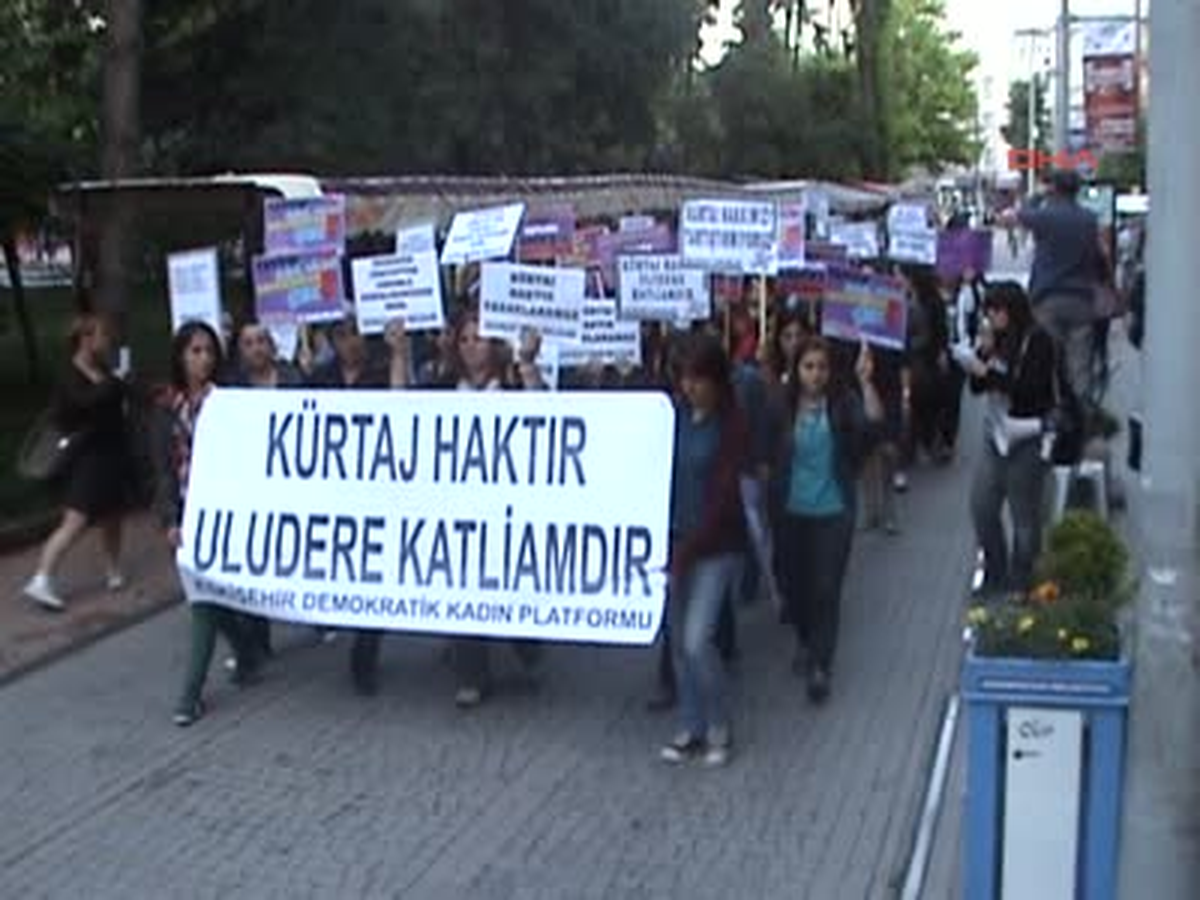 Eskişehir Ekg 2 Polis,kadınları AKP İl Binasına Yürütmedi: 8 Gözaltı