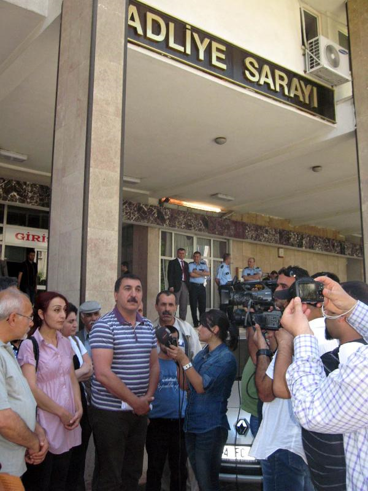 Ferhat Tunç'un Terör Örgütü Propagandası Yaptığı Gerekçesiyle Yargılanmasına Başlandı