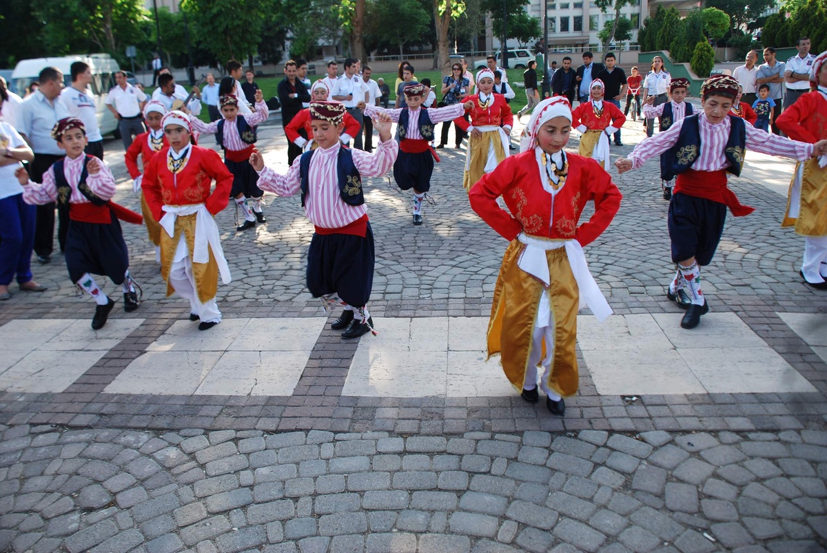 Gkv Halk Oyunları Festivali Başladı