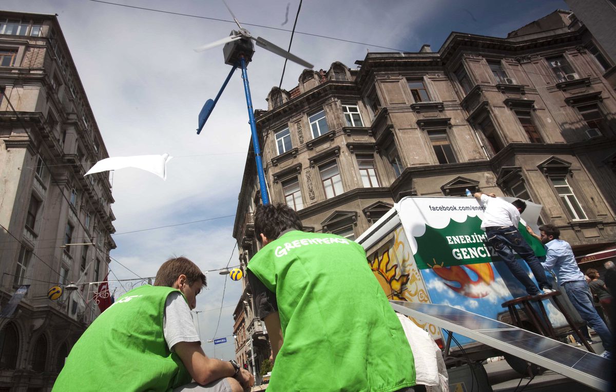 Greenpeace Üyeleri Beyoğlu\'nda Samba Yaptı