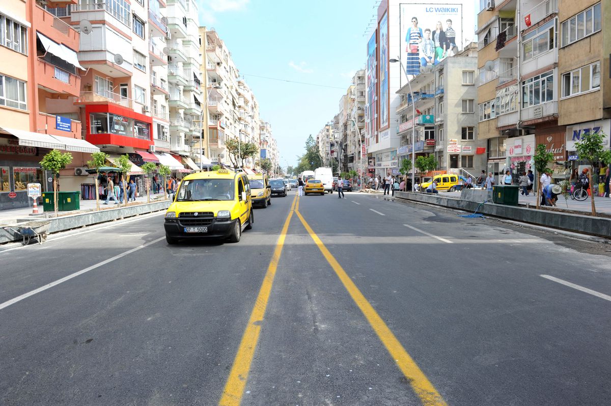 Güllük Caddesi Trafiğe Açıldı