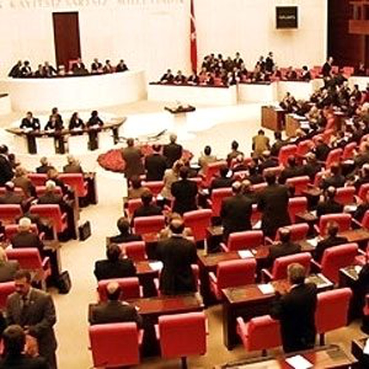 Havacılık Hizmetlerinde Grev ve Lokavt Yasağı Getiren, Korsan Taksicilere Kesilen Para Cezalarını...
