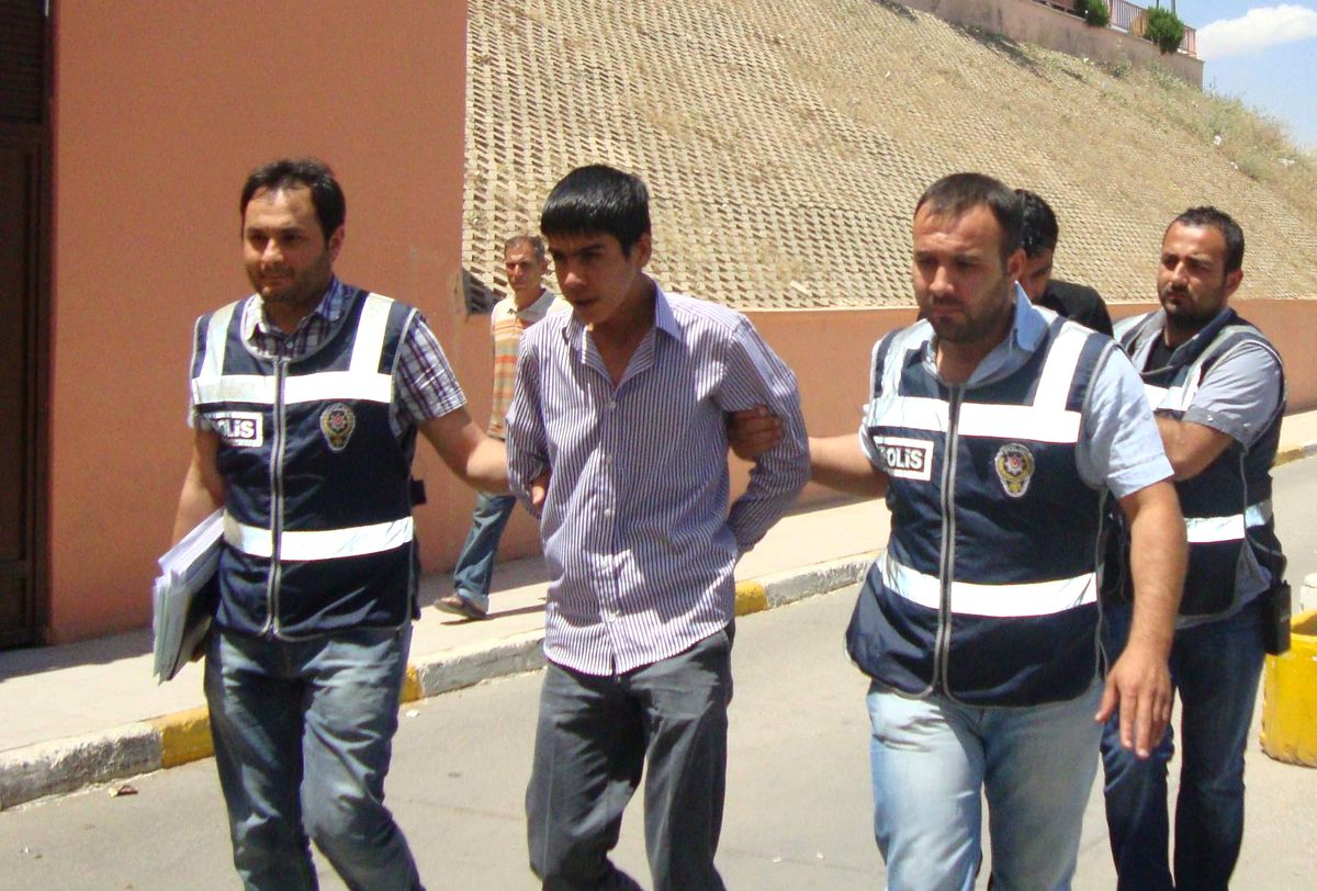 Hırsızlık Şüphelisi Üç Kişi Yakalandı