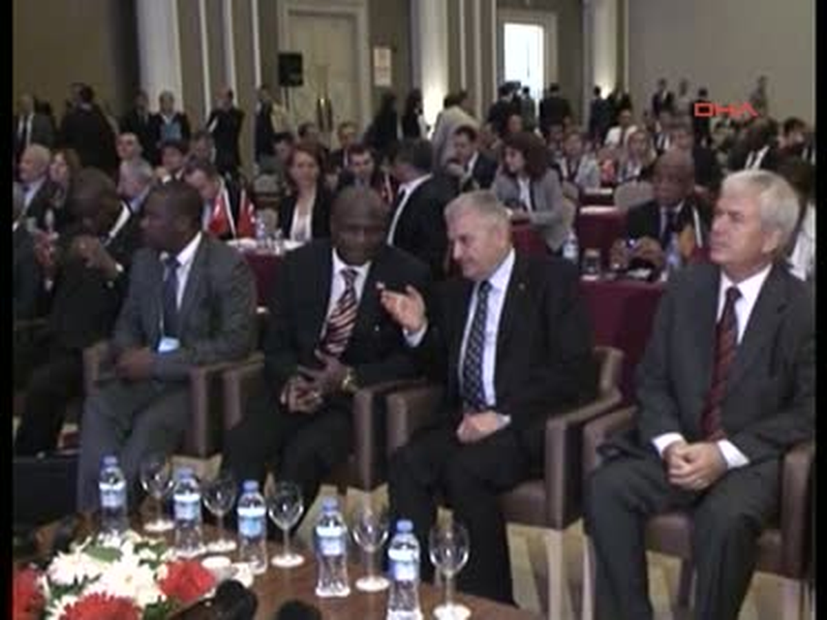 İzmir1 Bakan Yıldırım 'Grev Haktır, Ama Yolcunun Mağduriyetine Dönüşürse Hak Olmaktan Çıkar'