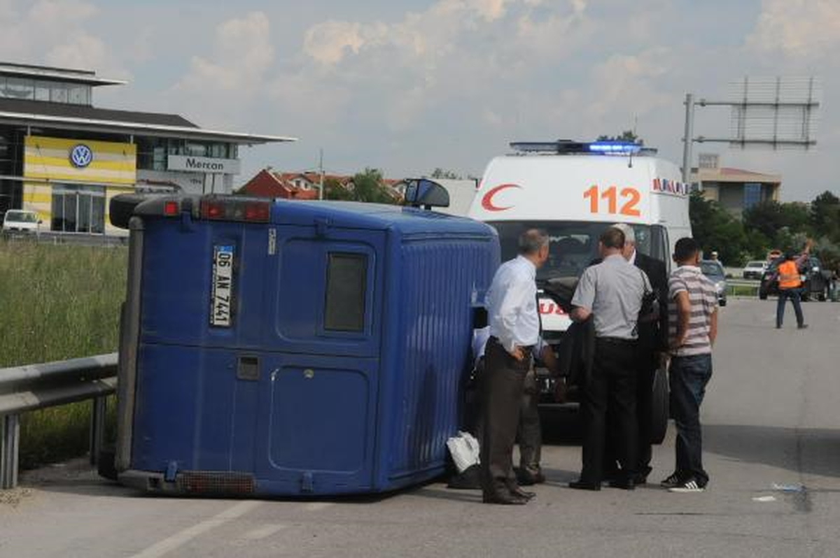 Kadın Doktor, Çarptığı Minibüsün Sürücüsünden Helallik İstedi