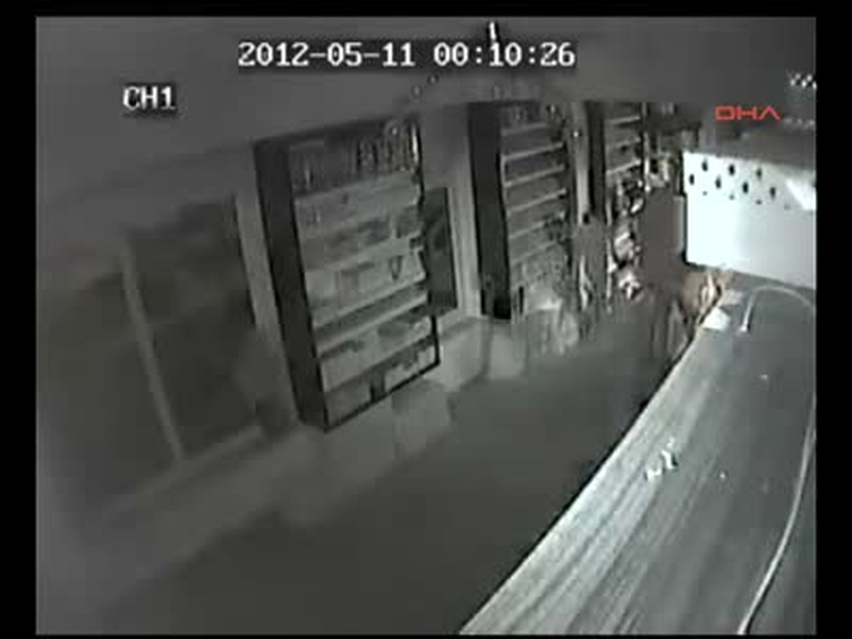 Kameralara Yakalanan Hırsız Nevşehirde Polislere Yakalandı Kastamonu'da 11 Mayıs Tarihinde Bir...