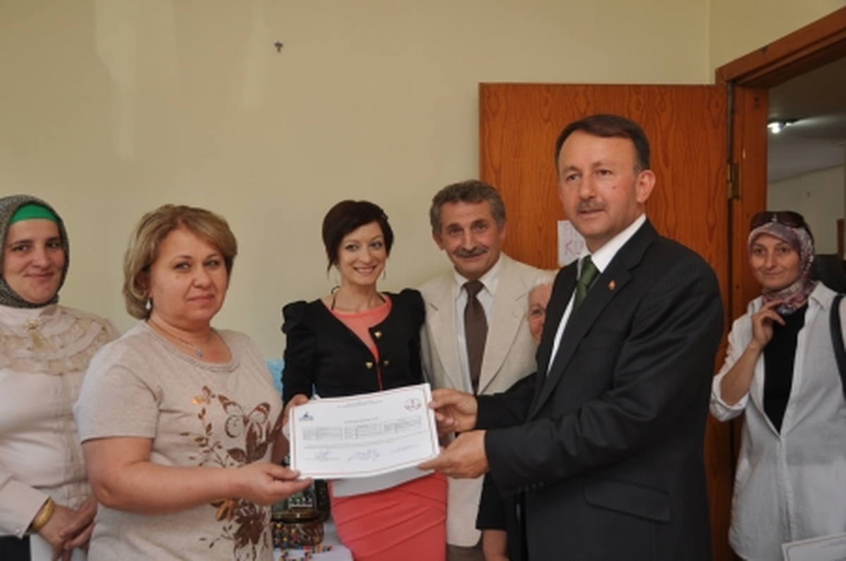 Karabalık\'tan Kursiyerlere Sertifika