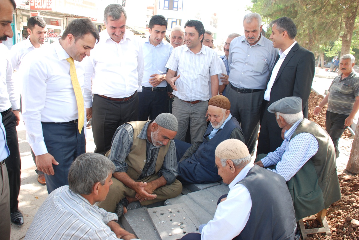 Kaymakam Esen ve Başkan Turanlı Yüzüncü Yıl Parkını Gezdi