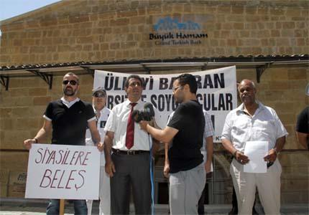 Kıbrıs Türk Öğretmenler Sendikasından Hamam Önünde Eylem