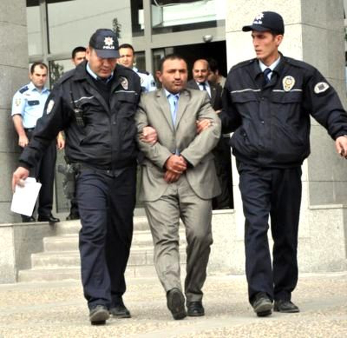 Kızlarına Tacizle Suçlanan Babaya 32 Yıl 11 Ay Hapis Cezası