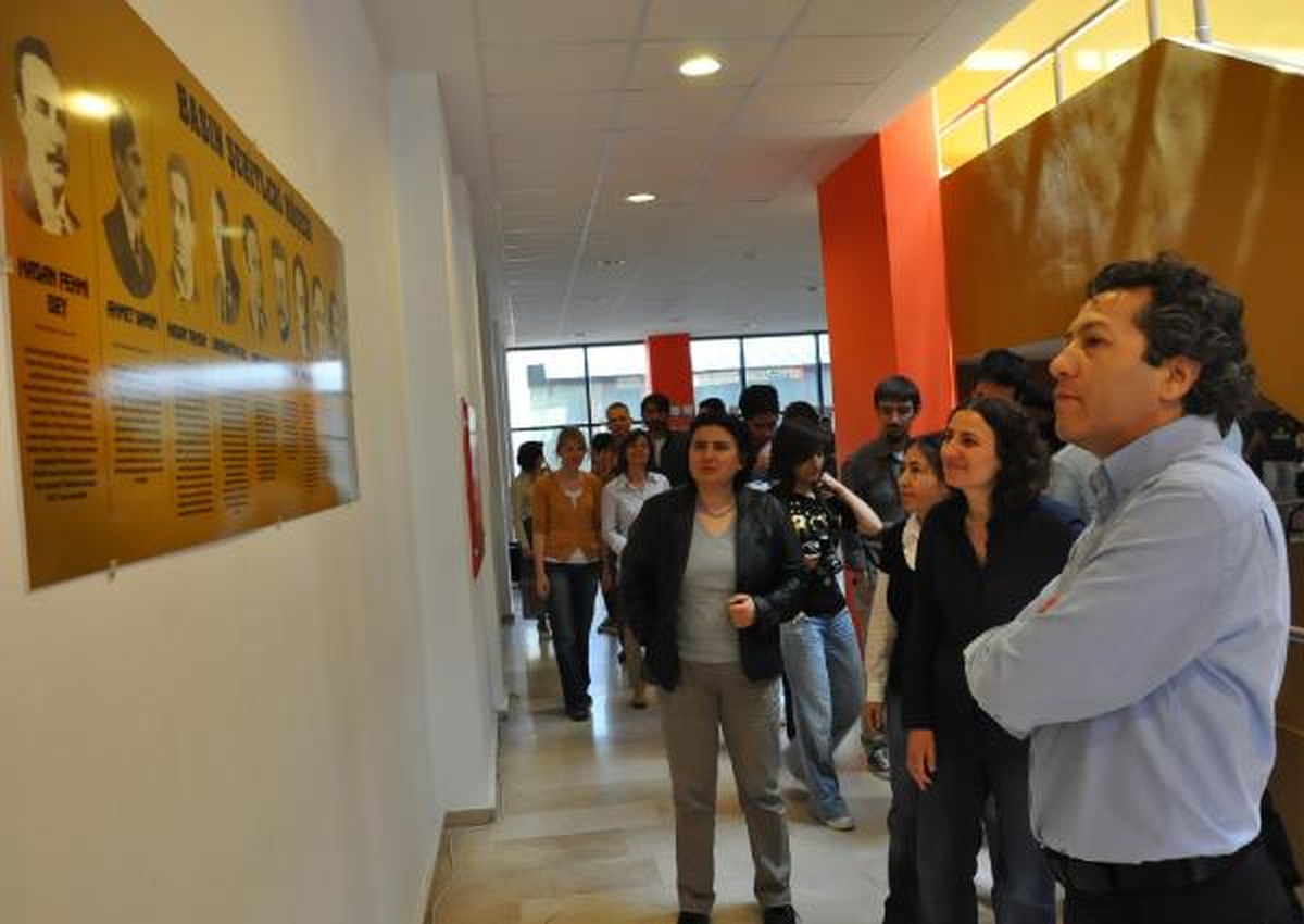 Kocaeli Üniversitesi İletişim Fakültesi'nde Basın Şehitleri Köşesi