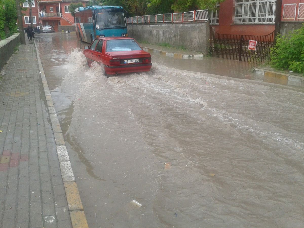 Kütahya\'da Sağanak Yağmur