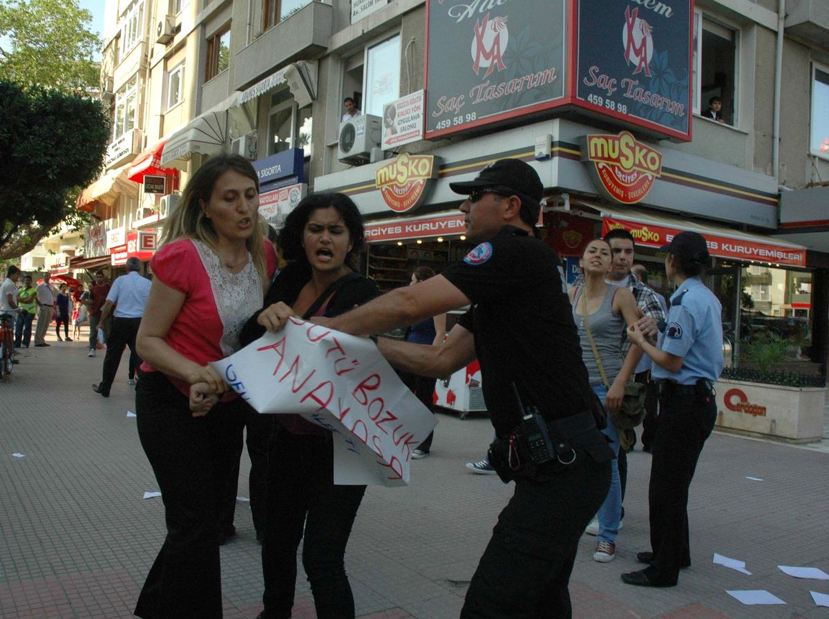Kuzu'nun Konferansı Öncesi Protestoculara Gözaltı