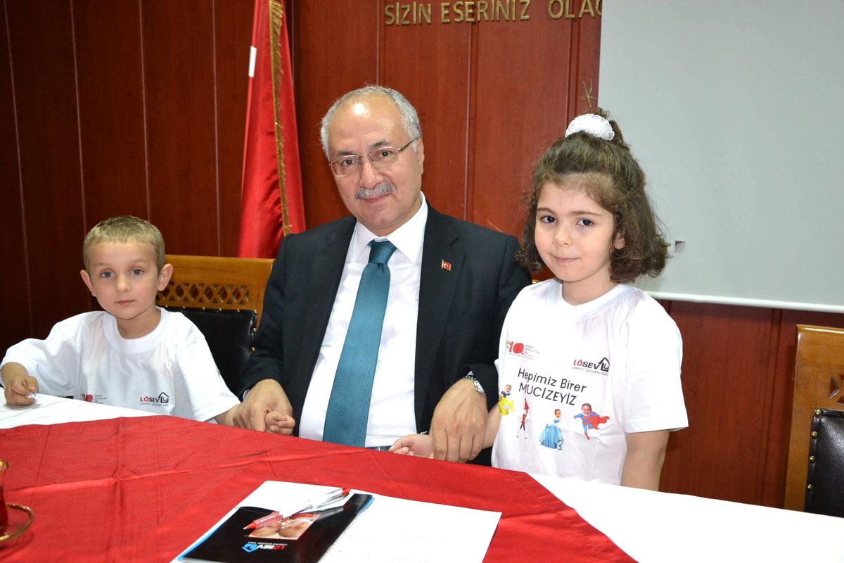 Lösev İzmir Koordinatörü Yenilmez Vali Daşöz'ü Ziyaret Etti