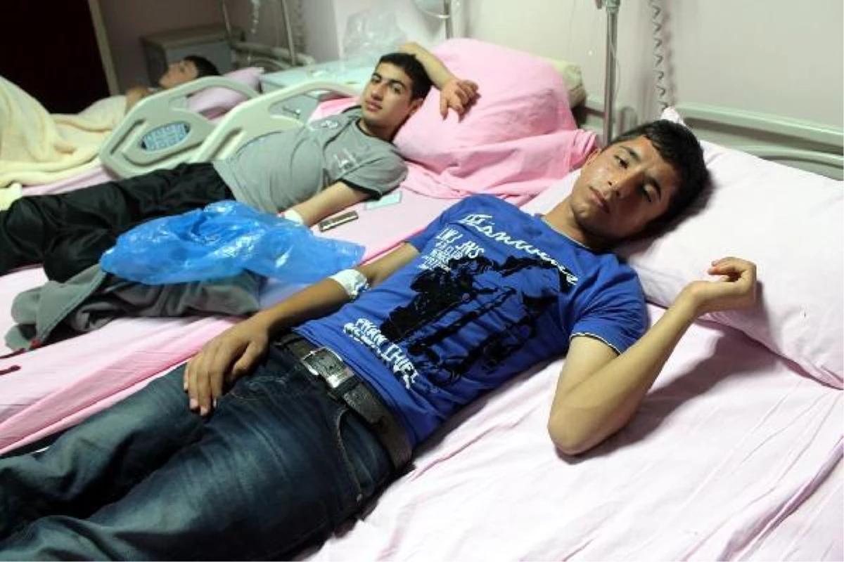 Mardin\'de 60 Öğrenci Zehirlenme Şüphesiyle Hastaneye Kaldırıldı