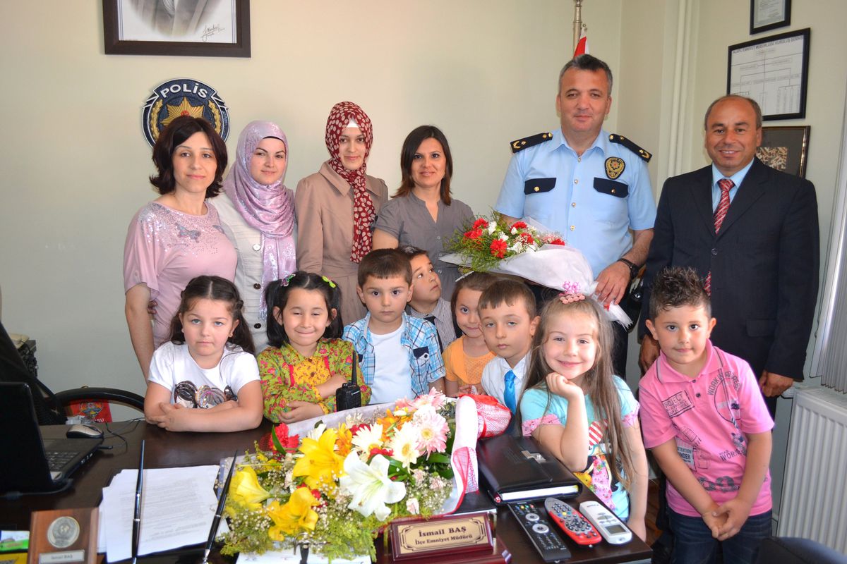 Minik Öğrencilerden Emniyet Müdürü Baş'a Ziyaret