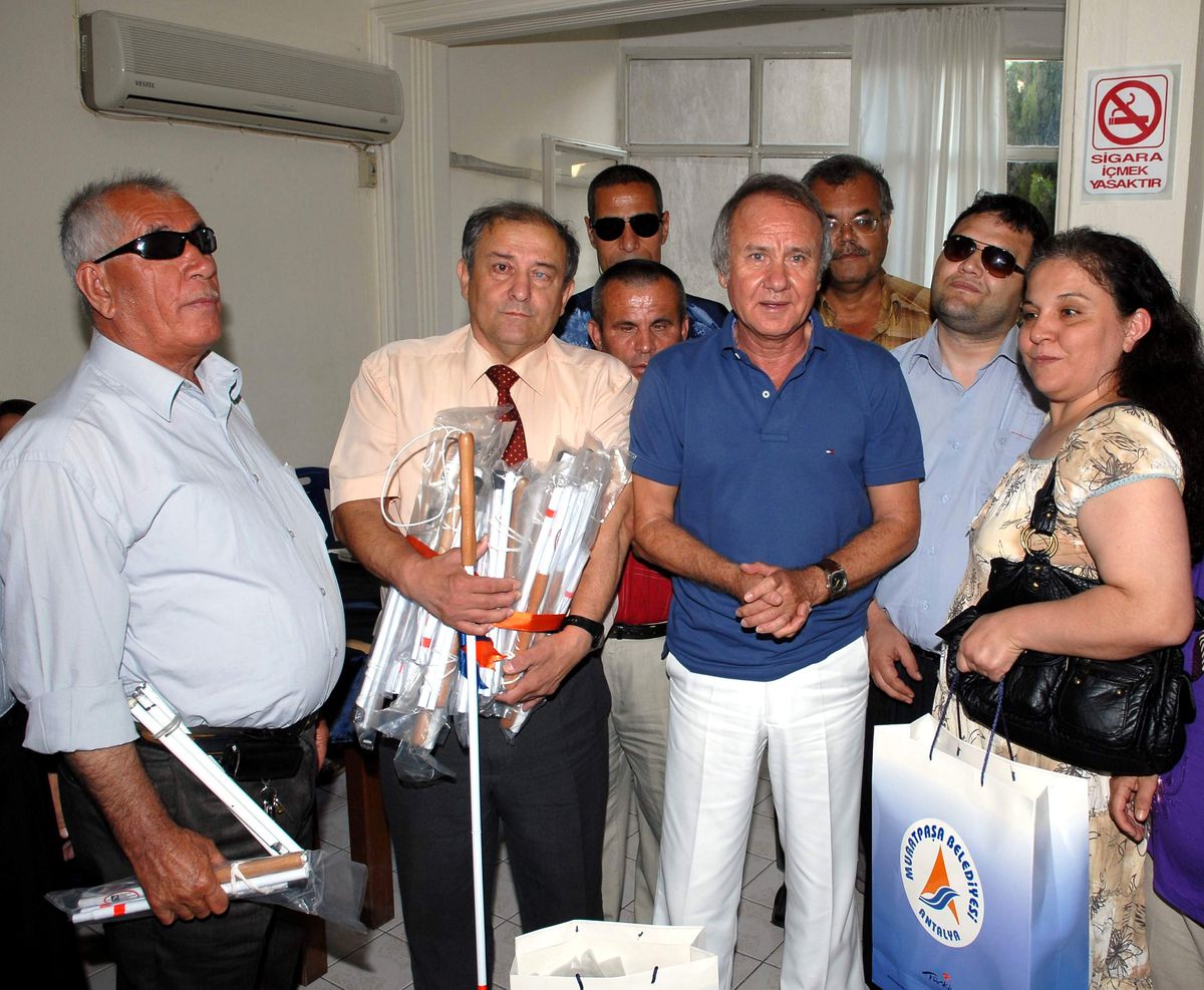 Muratpaşa'dan Altı Nokta Körler Derneği'ne Anlamlı Hediye