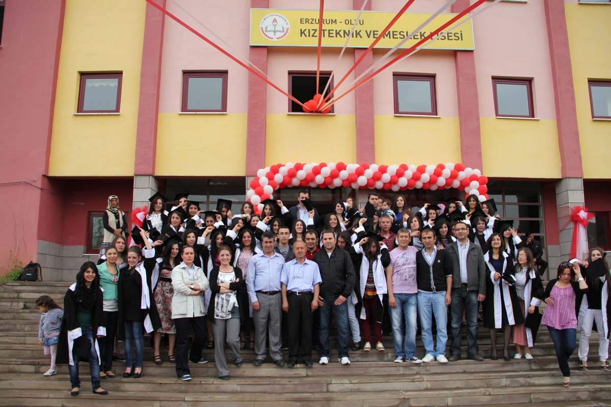 Oltu Kız Teknik ve Meslek Lisesi Öğrencilerinin Mezuniyet Programı