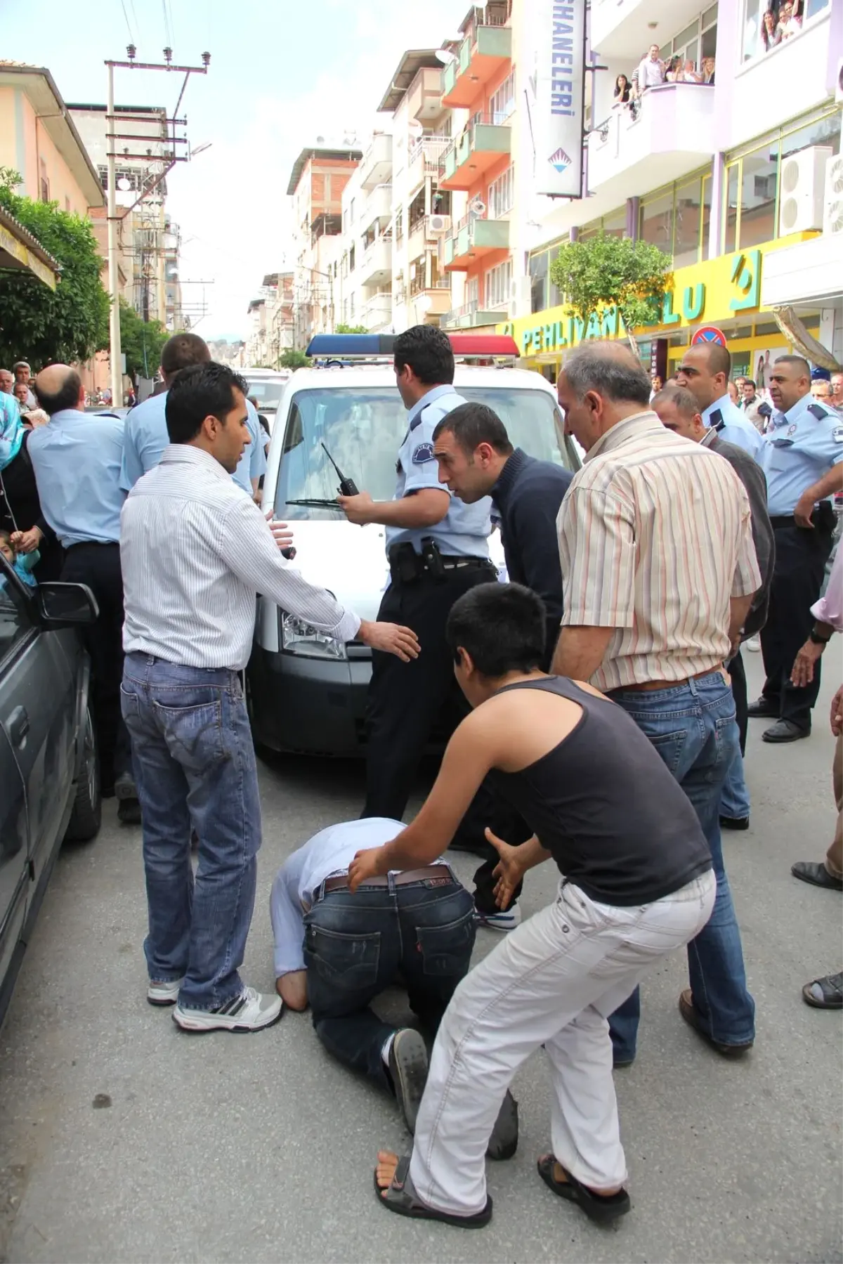 Park Kavgası Polisin Biber Gazıyla Noktalandı