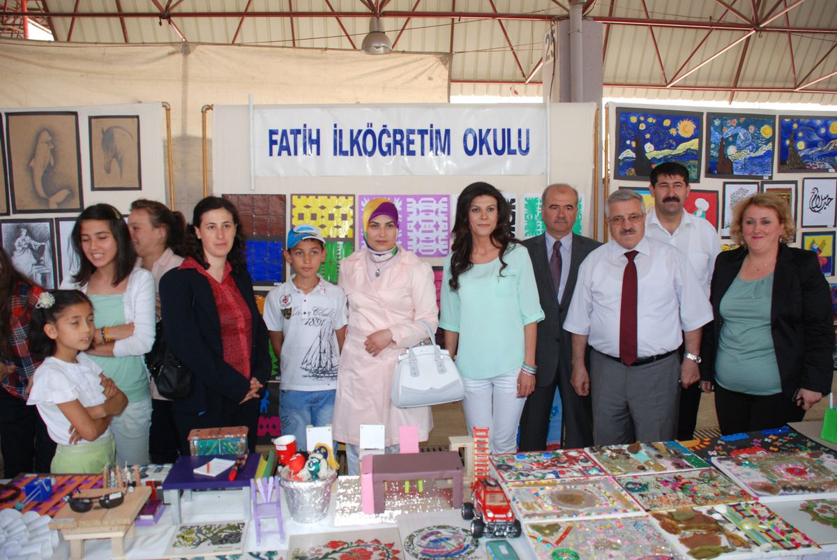 Pazar Yerinde Resim Sergisi