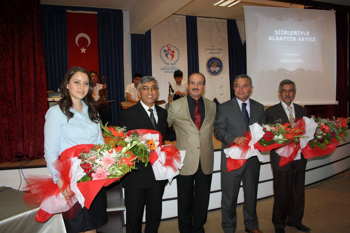 Şair Alaattin Akyüz\'den Şiir Dinletisi