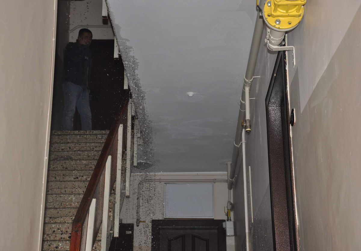 Şiddetli Yağış Apartmanın Su Vanasını Patlattı