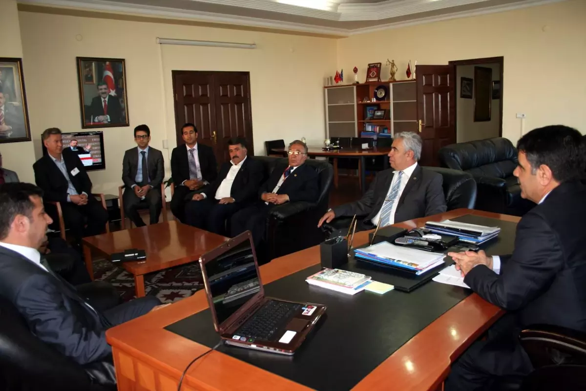 Thk Genel Başkanı Belediye Başkanı Nevzat Bozkuş\'u Makamında Ziyaret Etti